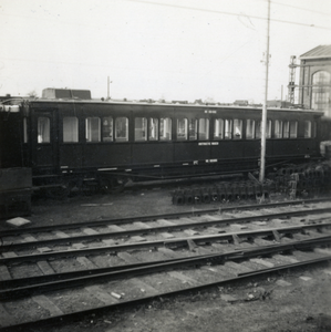 170305 Afbeelding van de instructiewagen luchtbescherming 159005 (ex NS AB 7104) van de N.S. op het terrein van de ...